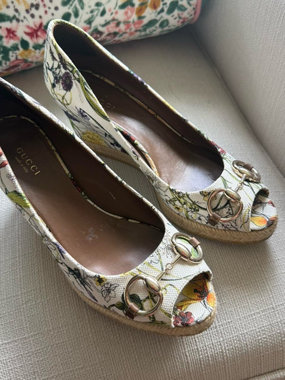 Gucci White Floral Peep-Toe Espadrille Wedges with Gold Hardware